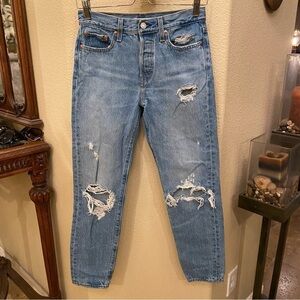LEVI’S Women Blue Premium Wedgie Ripped Jeans Size 26